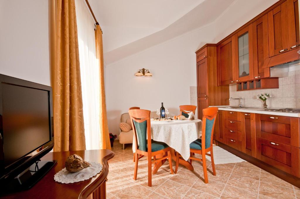Apartments Barba Petra Dvori Sumartin Cameră foto