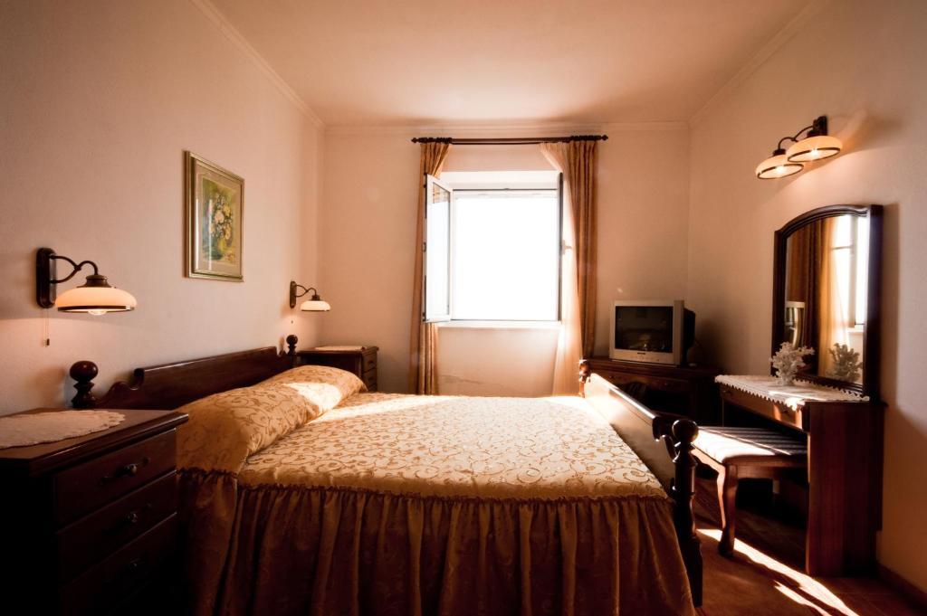 Apartments Barba Petra Dvori Sumartin Cameră foto